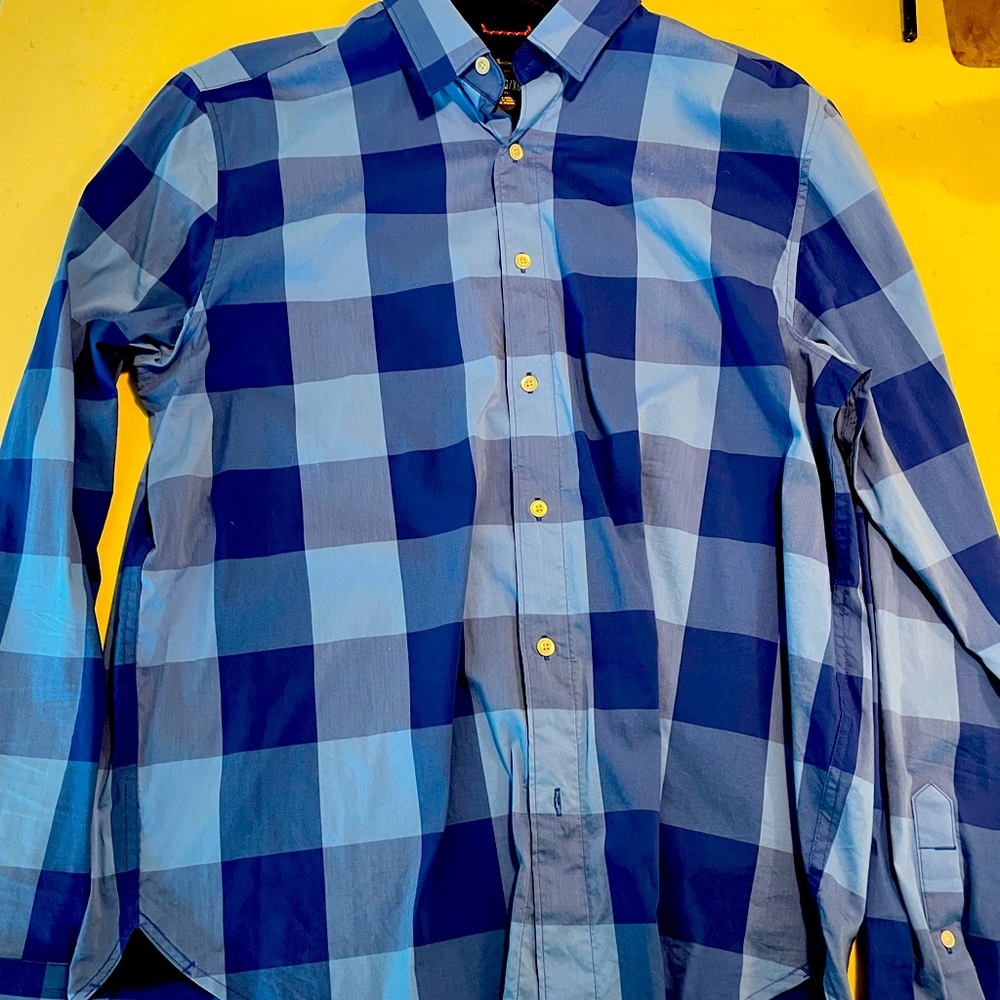 Under armor Dress shirt. Worn only a few times.